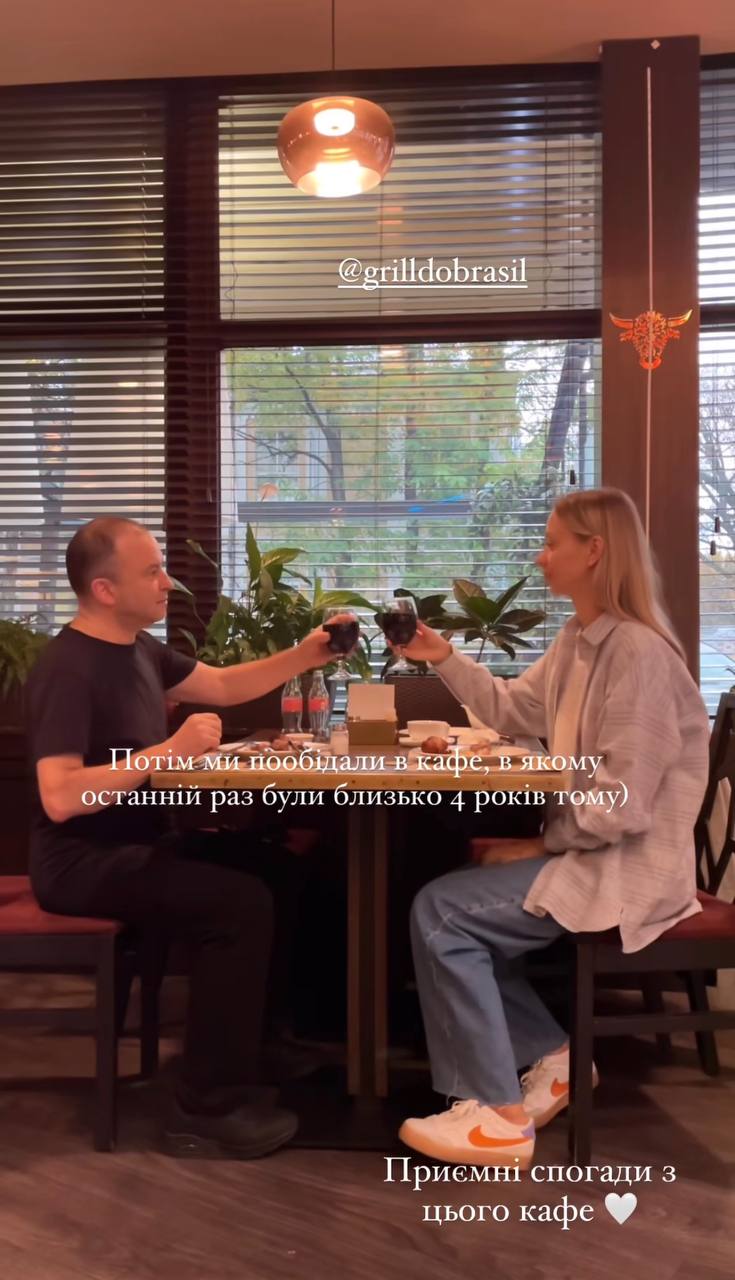 "У житті не купила б собі". Дружина Віктора Павліка показала коштовний подарунок від співака на річницю